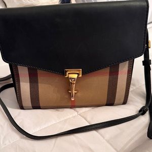 Authentic 💯Burberry crossbody bag.
